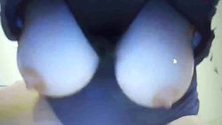 Se masturbou com uma vadia na webcam